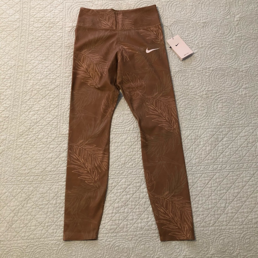Nike One Luxe training leggings. Size small. NWT.